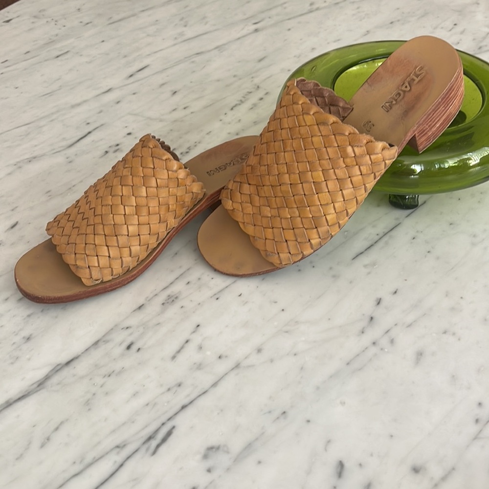 Size 39 St Agni woven sandles